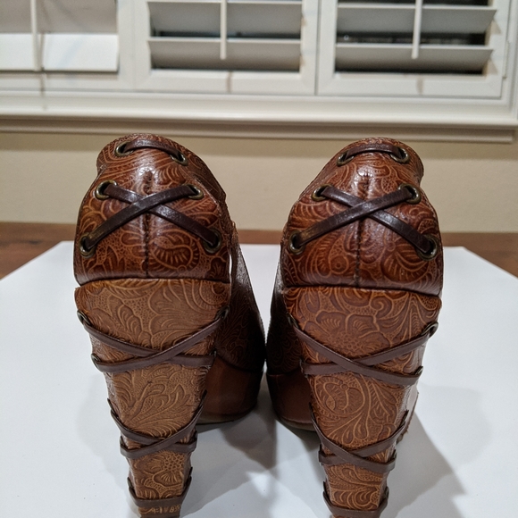 Vince Camuto Leather Brown High Heels - Picture 2 of 5
